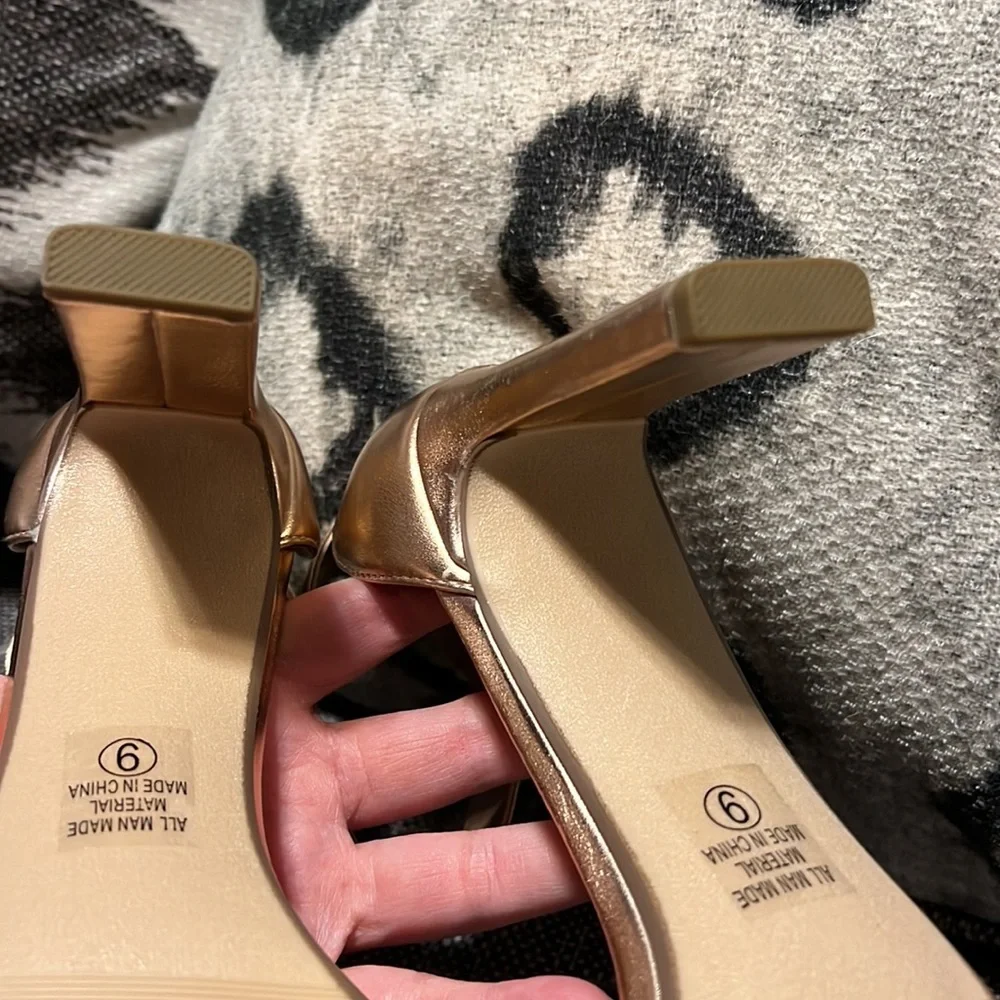 NWOT D Heart High Heels